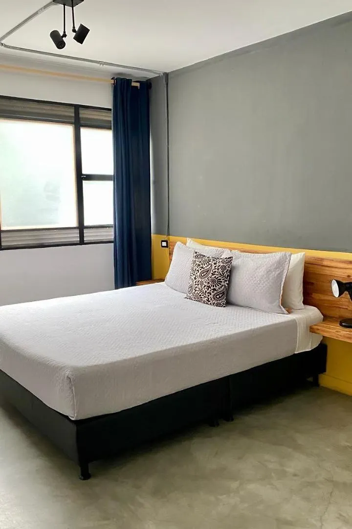 Casa Mosaiko Primer Parque Laureles Medellín Colombia