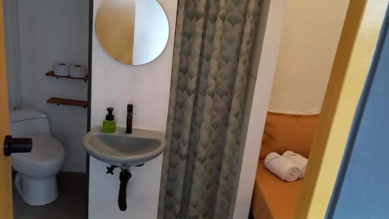 Casa Mosaiko Primer Parque Laureles Medellin Guest house