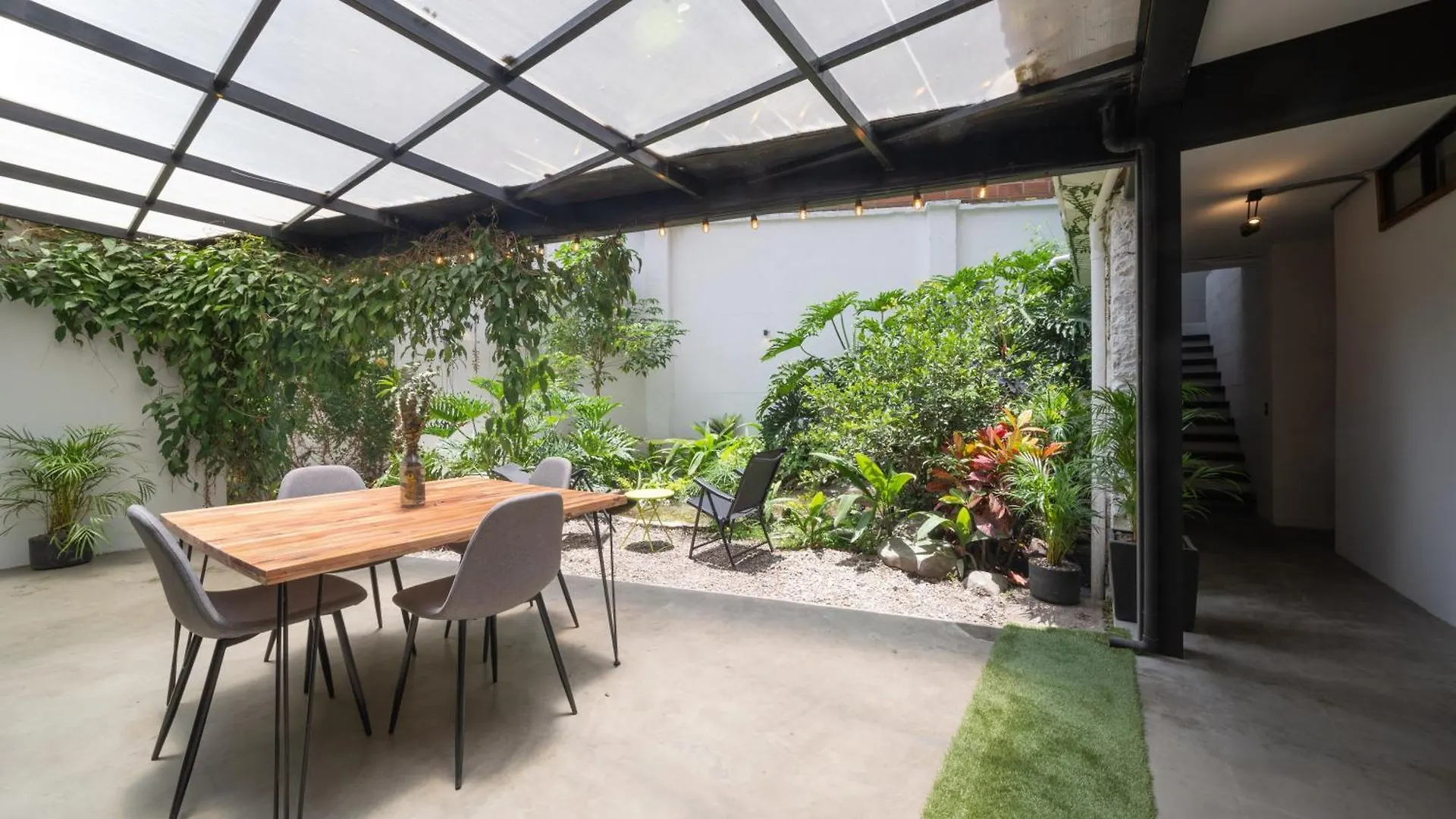 Casa Mosaiko Primer Parque Laureles Medellin Guest house