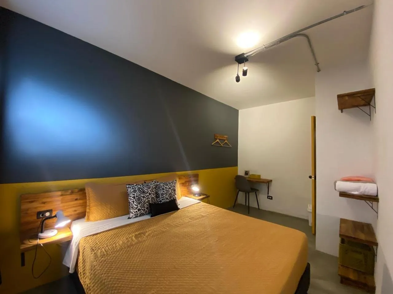 Guest house Casa Mosaiko Primer Parque Laureles Medellin Colombia